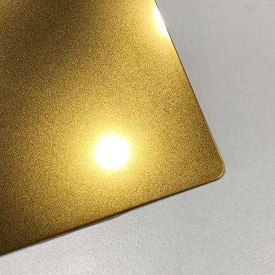PVD-goud gecoate decoratieve roestvrijstalen plaat met een breedte van 1000 mm en een PVC-film van 7c