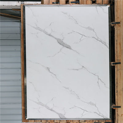 Goede prijs De imitatie Houten Roestvrije Gelamineerde Bladen van de Korrel Witte Kleur verfraaien Muurrand online